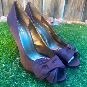 ME TOO Brown Peep-Toe Bow Pump
